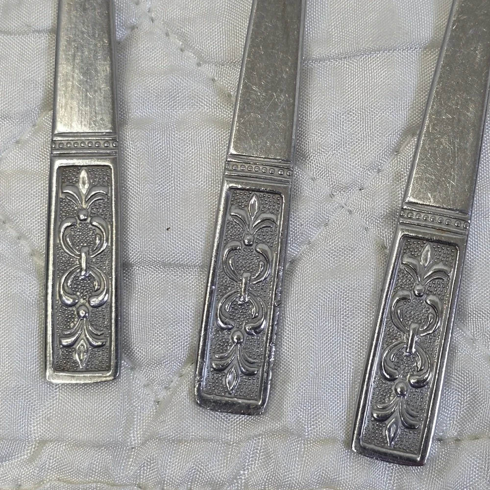 Vintage MCM Customcraft Fleur De Lis Flatware Silverware 15-Piece Set Stainless